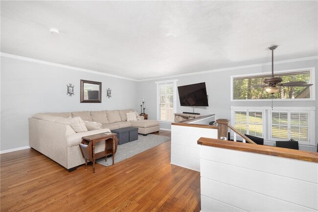 Photo - 3247 Clearview Dr SW