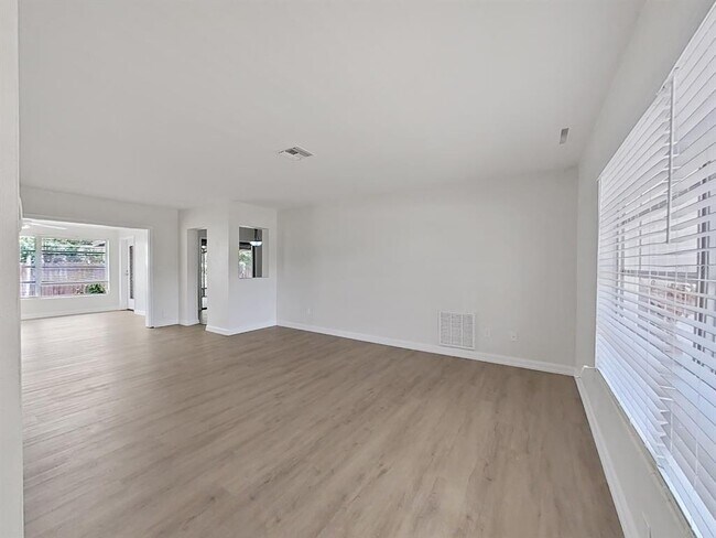 Photo - 1701 Laurie Ln