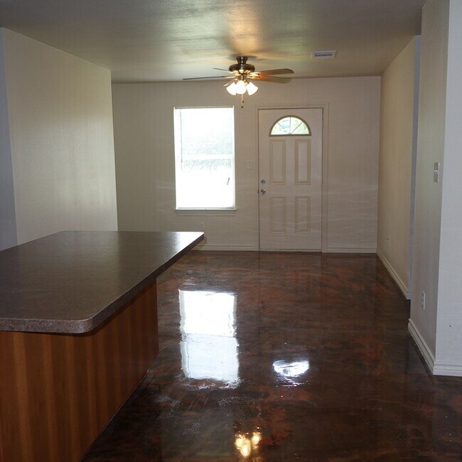 Photo - TAHITIAN VILLAGE ENTERTAINING READY - 3 BEDROOM / 2 BATH HOME