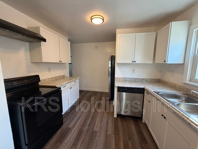 Photo - 933 Wolcott Ave