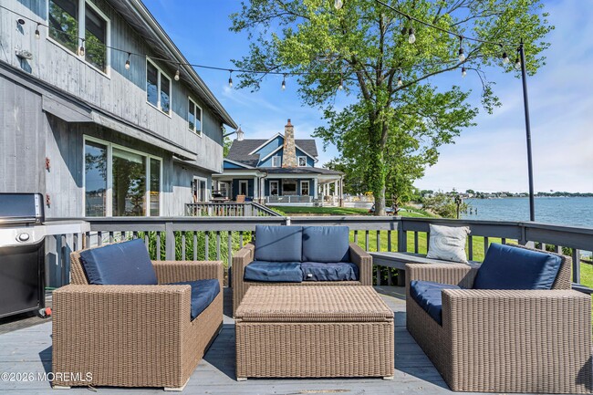 105 Riverview Ave