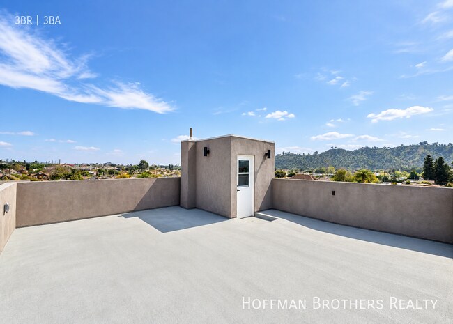 2681 1/2 Roseview Ave-
