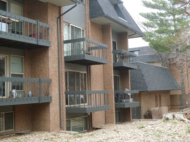 Photo - 1065 University Ave Unit 214