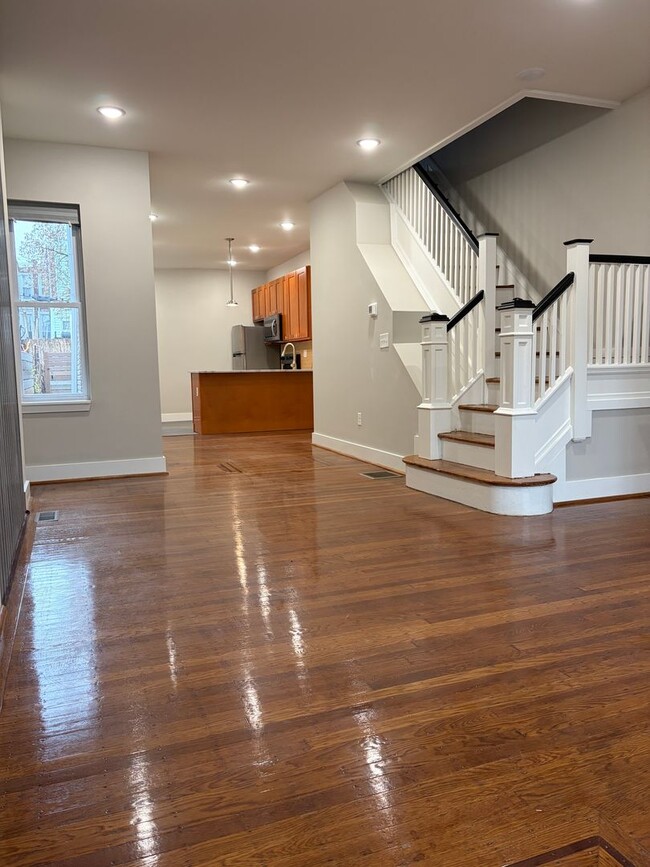 Photo - ??? NEWLY RENOVATED 3 BEDROOMS & 2.5 BATH HOUSE LOCATED IN HADDINGTON
