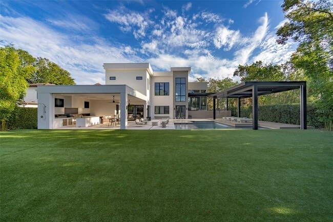 Photo - 3260 Lake Shore Dr