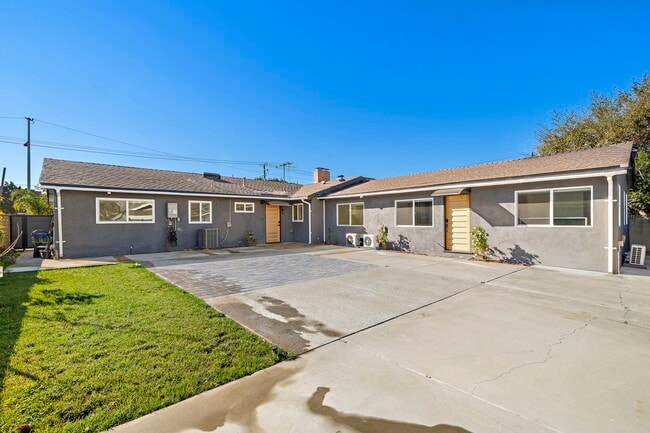 Building Photo - 5595 Heil Ave