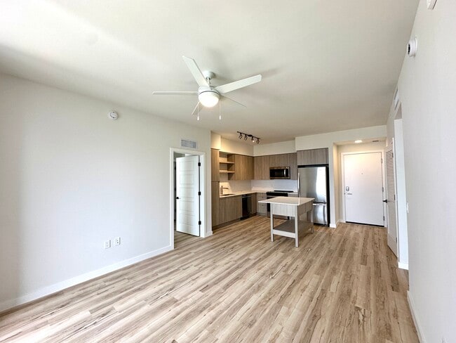Building Photo - 142 SW 5th Ave Unit A24 Rental
