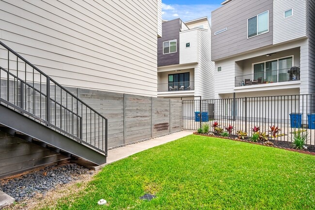 Photo - 2106 Dennis St