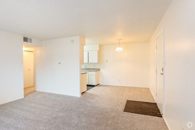1BR, 1BA - 667SF