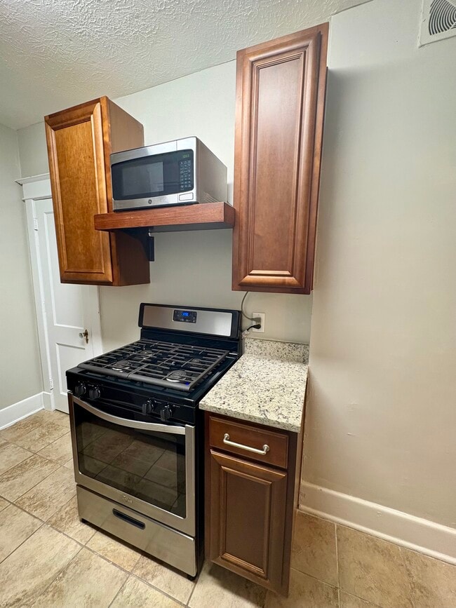 1111-1115 Ray Ave