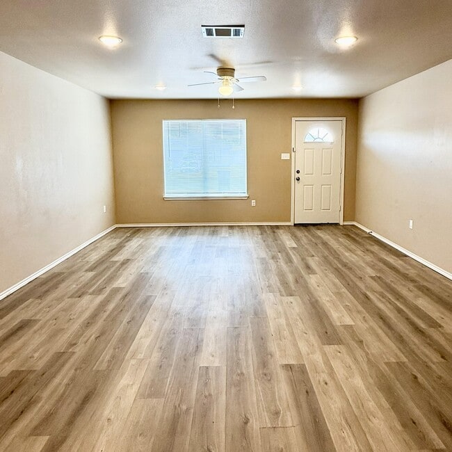 Photo - 2917 E Cornell St