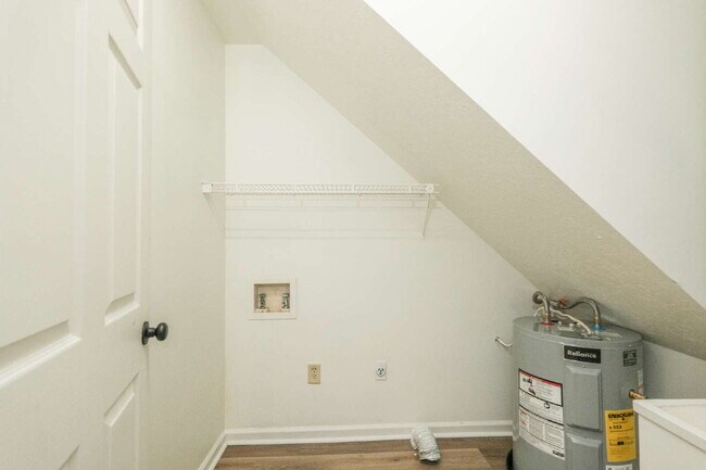 Photo - Beautiful 2 Bedroom, 1 Bath Townhome – Bra...