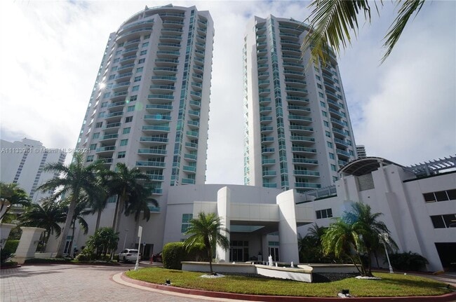 Photo - 19400 Turnberry Way