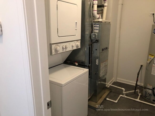 Photo - Loft-style condo-quality 3 Bed/2 ba IN UNIT LAUNDRY Unit 305