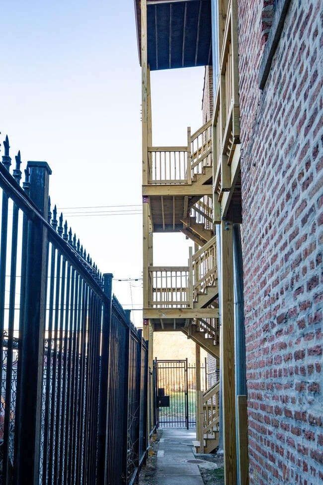 Photo - 118 N Kostner Ave Unit 3