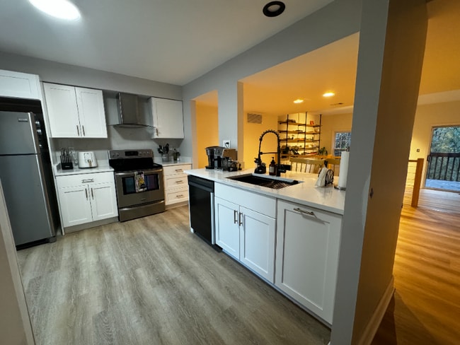 Photo - 10131 Maple Leaf Dr