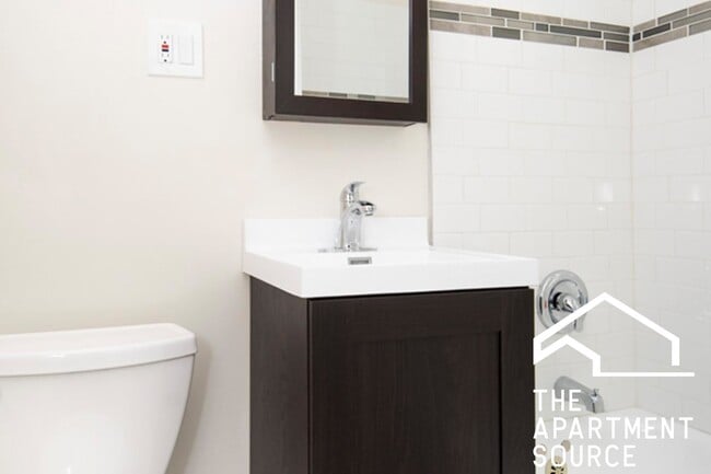 Photo - 2121 N Dayton St Unit 304