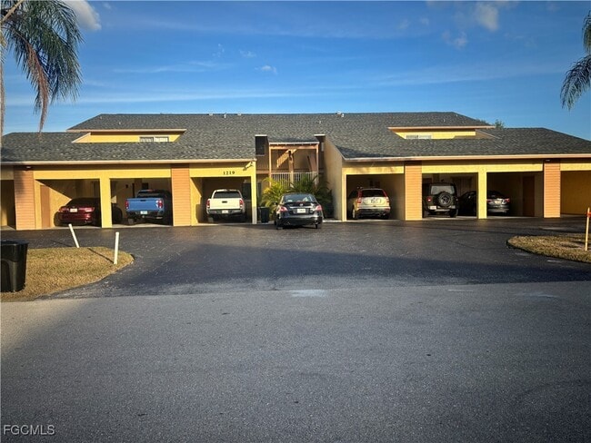 Building Photo - 1219 SE 23rd Pl Unit 2