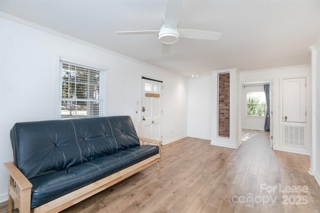 Photo - 542 Iverson Way