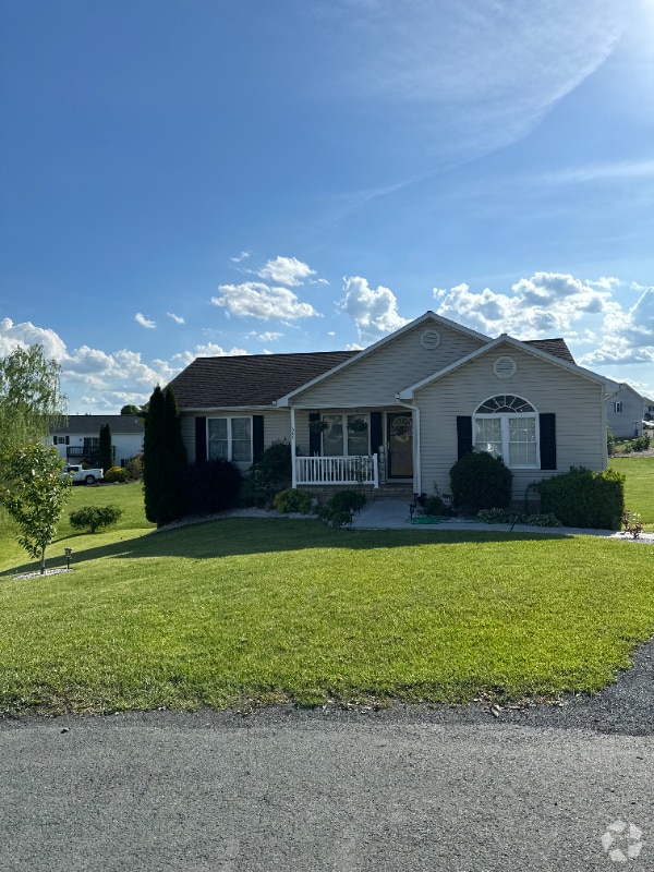 Building Photo - 123 S Foxhall Ln Rental