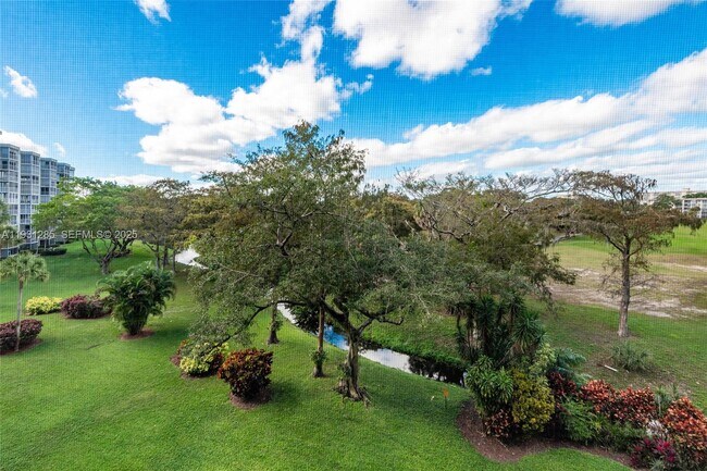 Building Photo - 625 Oaks Dr Unit 503