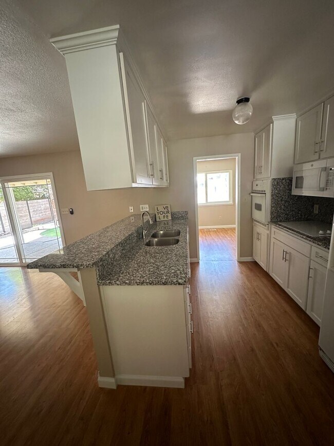 Photo - 3 Bedroom with Pool!