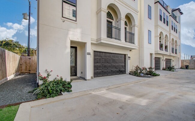 Photo - 3335 Beverly Frst Dr