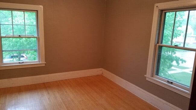 405 12th St NW Unit 2