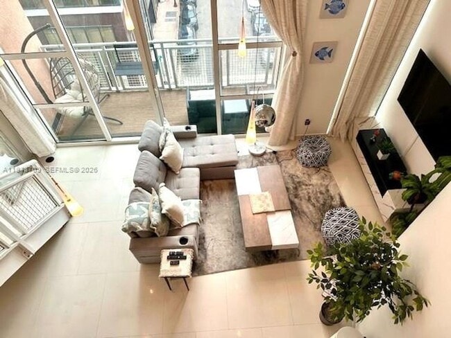 Photo - 253 NE 2nd St Unidad 253 NE 2nd St 421