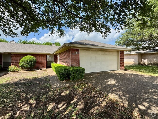 Building Photo - Duplex Rental