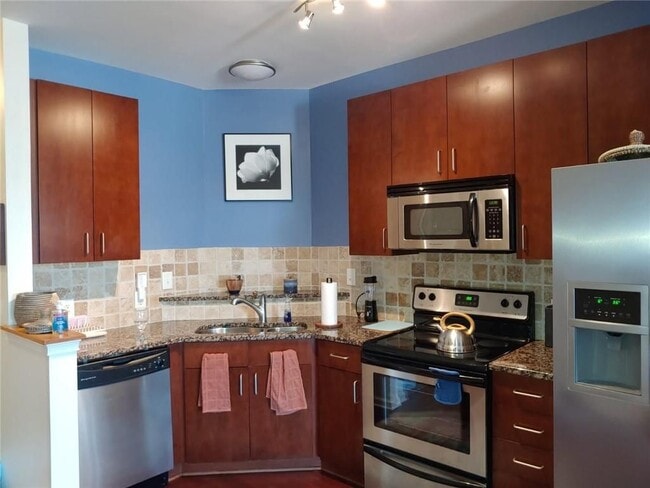 Photo - 898 Oak St SW