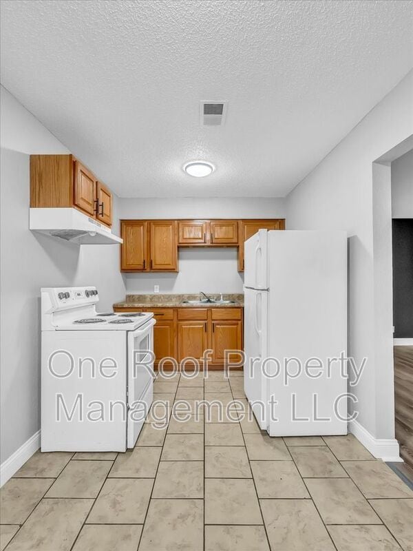 Photo - 2003 Chateau Dr