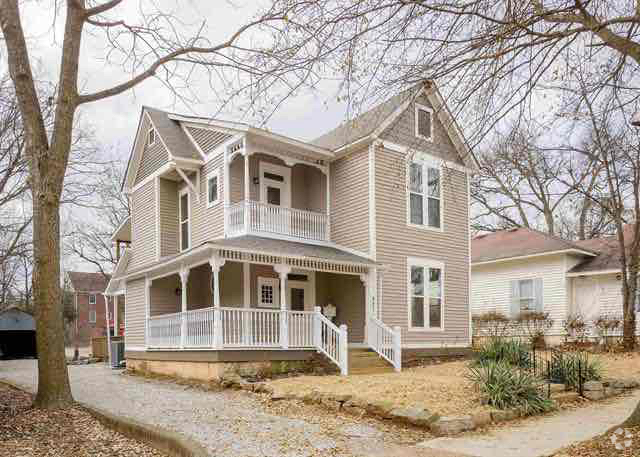 Building Photo - 427 N Cherry St Unit entire Rental