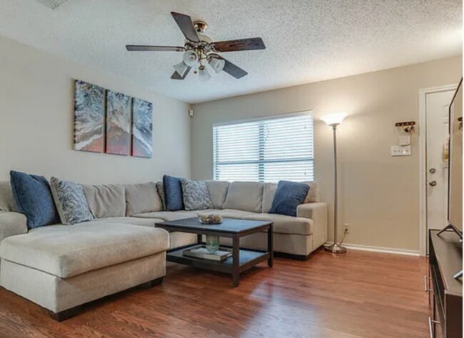 Living Room - 9410 Kenton Hl