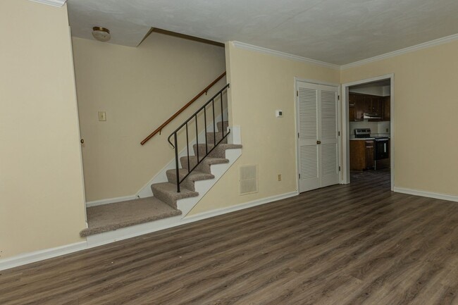 Photo - 1828 Belleville Rd SW