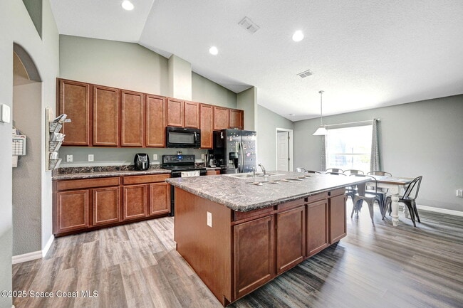 Photo - 870 Buchanan Ave SE