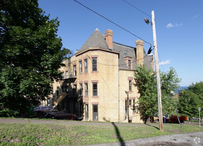Munger Terrace Apts