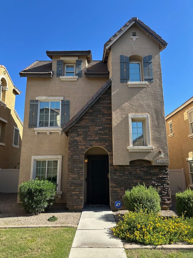 Building Photo - Charming Gilbert Home in Prime Location!