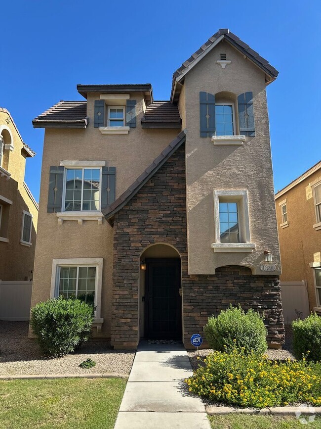 Building Photo - Charming Gilbert Home in Prime Location!