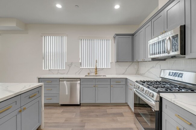 Photo - 4 Bed / 4 1/2 Bath Townhome in Sawtelle Unidad 11619