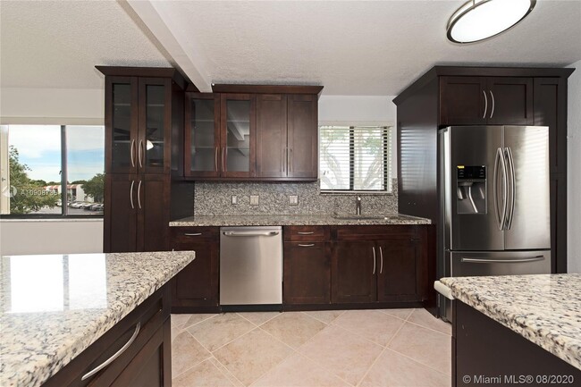 Building Photo - 320 Racquet Club Rd Unit 204