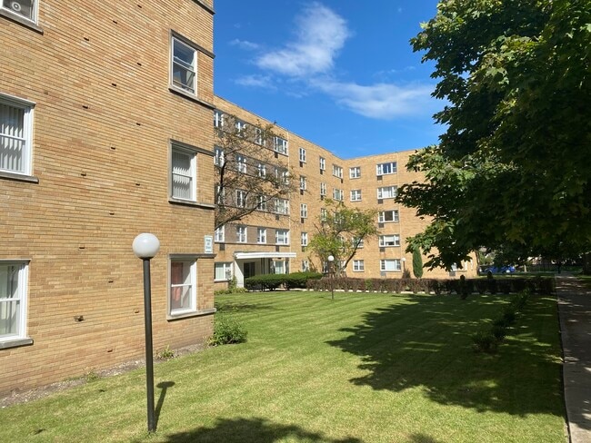 Building Photo - 6160 N Damen Ave Unit 205 Rental