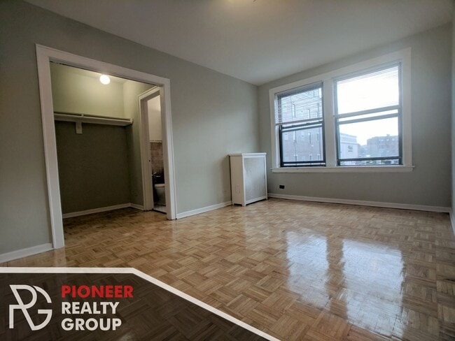 Photo - 739 W Belmont Ave