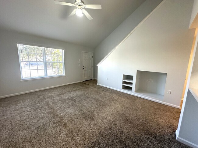Photo - GORGEOUS 3/3 w/ Vaulted Ceilings, W/D, Community Pool & More! $1600/month Available NOW!