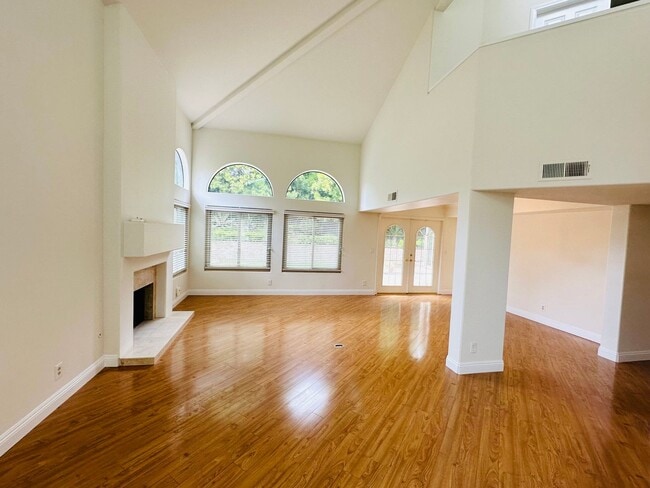 Photo - Luxury Remodeled 4 Bedroom Residence in a Prime Central Location