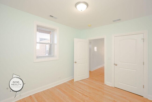 Photo - 4454 W Diversey Ave Unit 2E