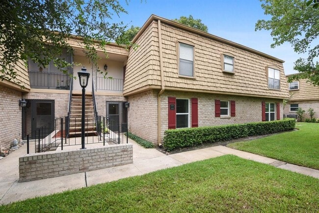 Building Photo - 200 Saint Andrews Blvd Unit 2402