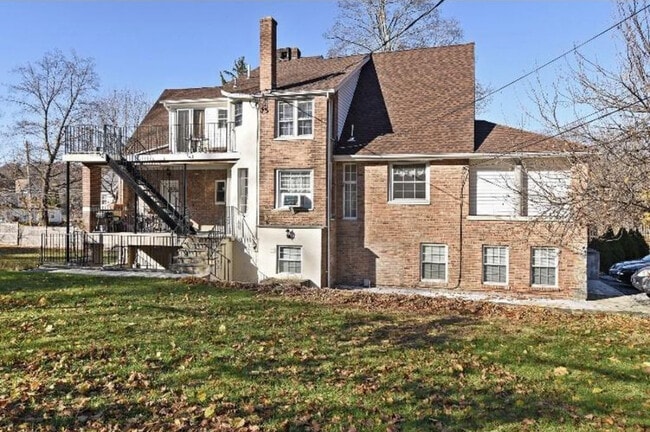 Photo - 2 Hollowbrook Plz Unit 1