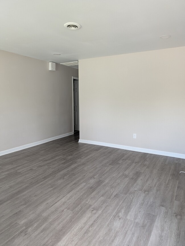 Photo - 120 Jenness Ln