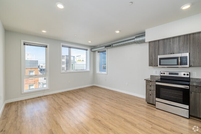 1BR, 1BA - 675SF - Living Room